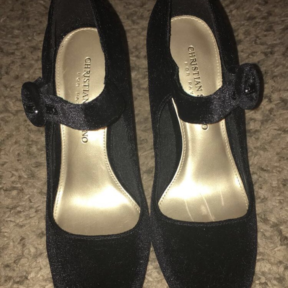 Heels - Picture 2 of 3